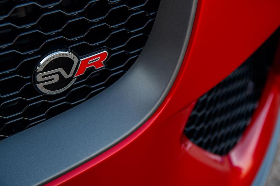Логотип Jaguar F-Pace SVR 2018 года  (WW) (фото 48 из 115)